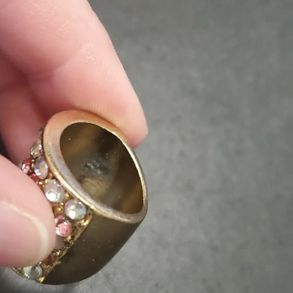 Gold tone wide rhinestone ring - Approx 5 pink chunky